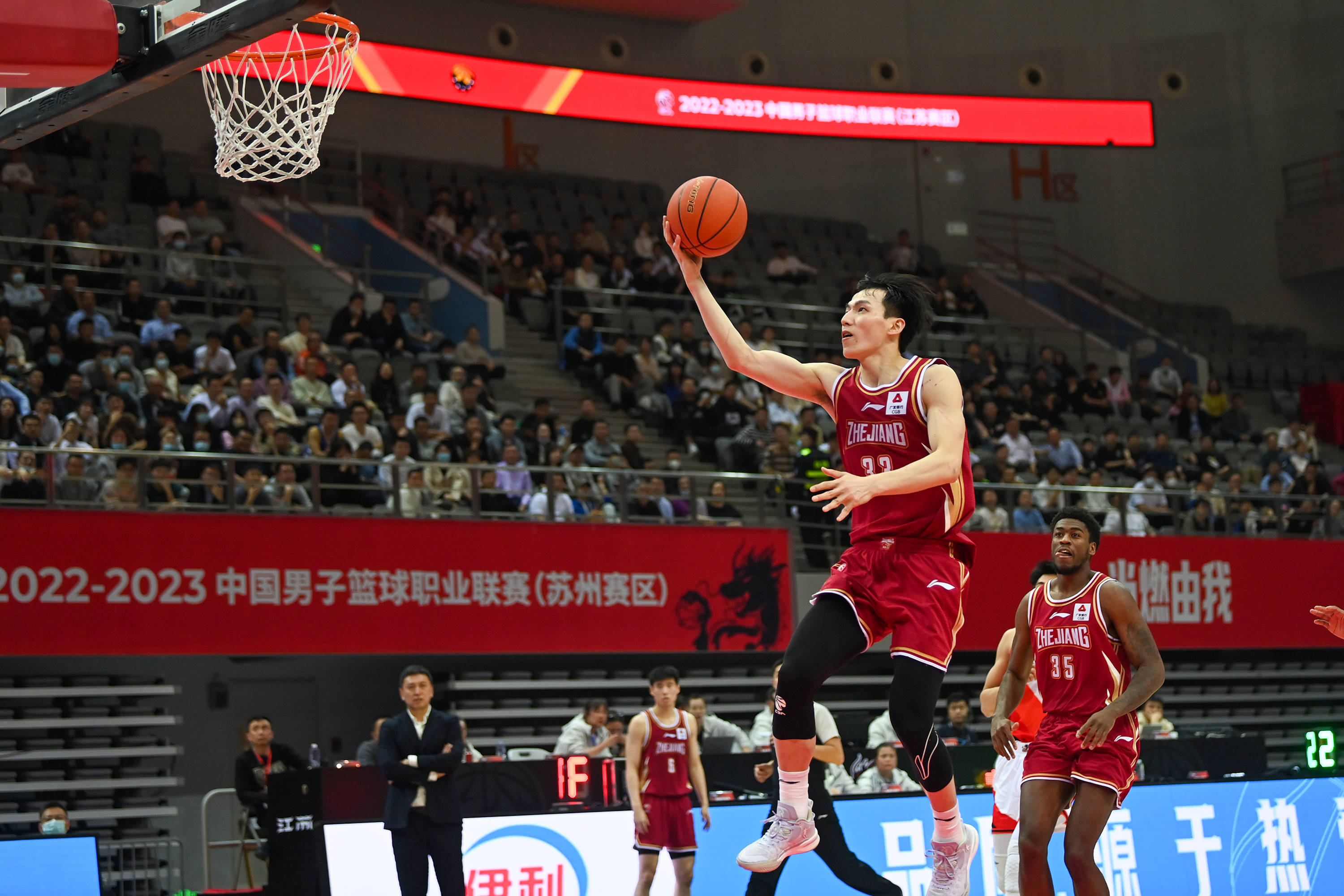 kaiyun-墨西哥男子篮球队继续保持全勤战绩，领跑积分榜的简单介绍